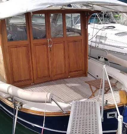 Botel Luxury 45 *